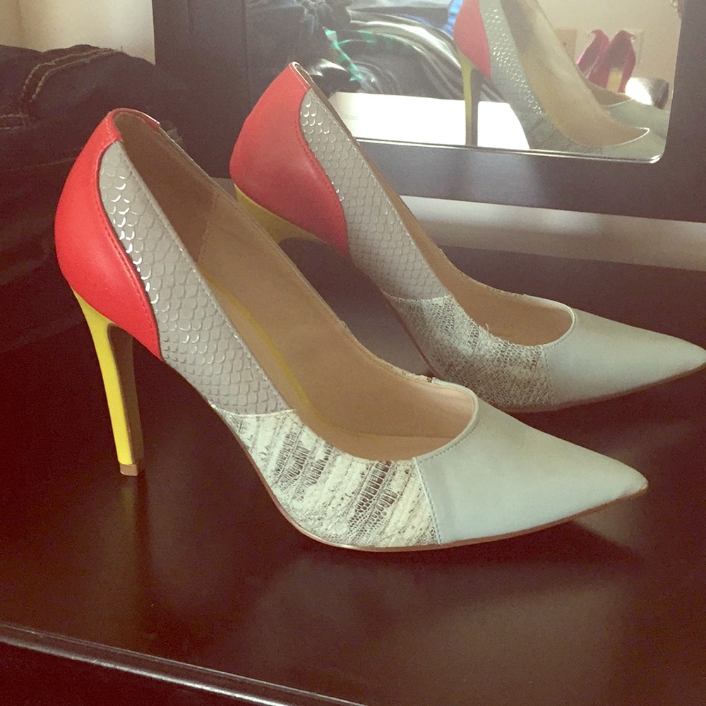 8.5 Rock & Republic statement shoes